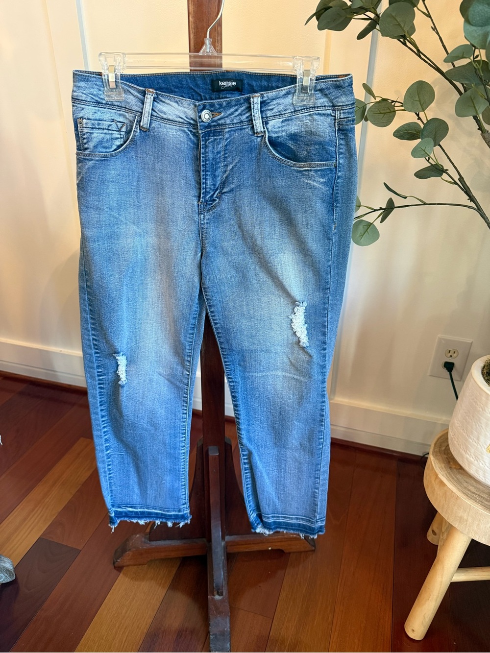 kensie Light Blue Distressed Cropped Jeans